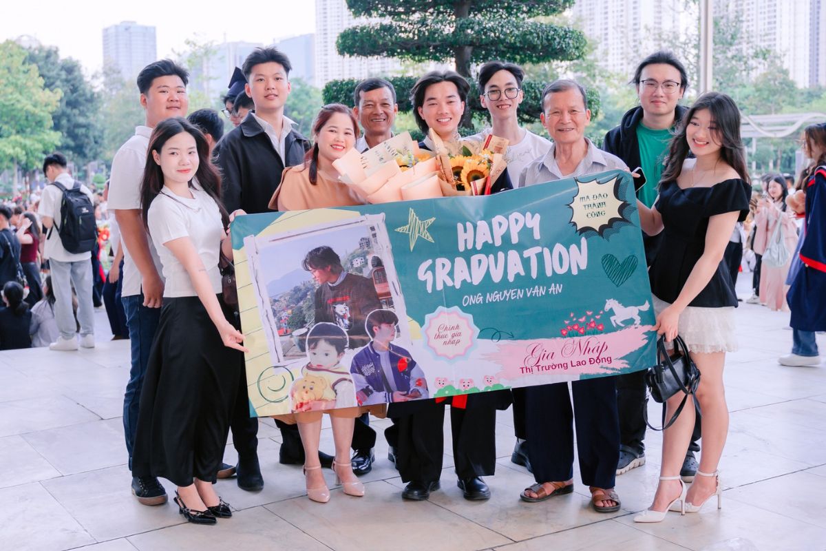in băng rôn tốt nghiệp
