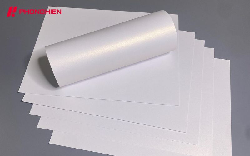 Giấy Crystal là loại giấy in ấn có cấu trúc hai mặt trái ngược nhau